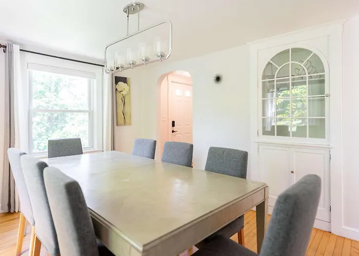 Spacious 4 Bedroom Home With Large Yard