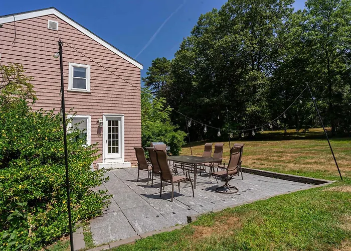 Spacious 4 Bedroom Home With Large Yard