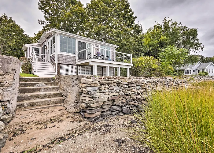 Charming Bristol Cottage W/ Private Beach!