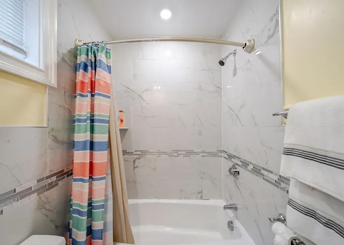 Peaceful 5Br & 4Ba Quincy House W Patio, Near Red Line & Pet Friendly 284